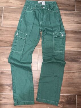 SONG Women’s Green Cargo Pants Size 0/24 - Used